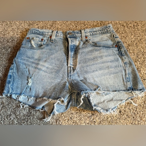 New Levi’s 501 Light Wash Women’s Distressed Jean Shorts - Picture 2 of 8